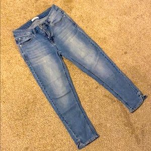 Size 2/26 Kenzie capris, with super stretch